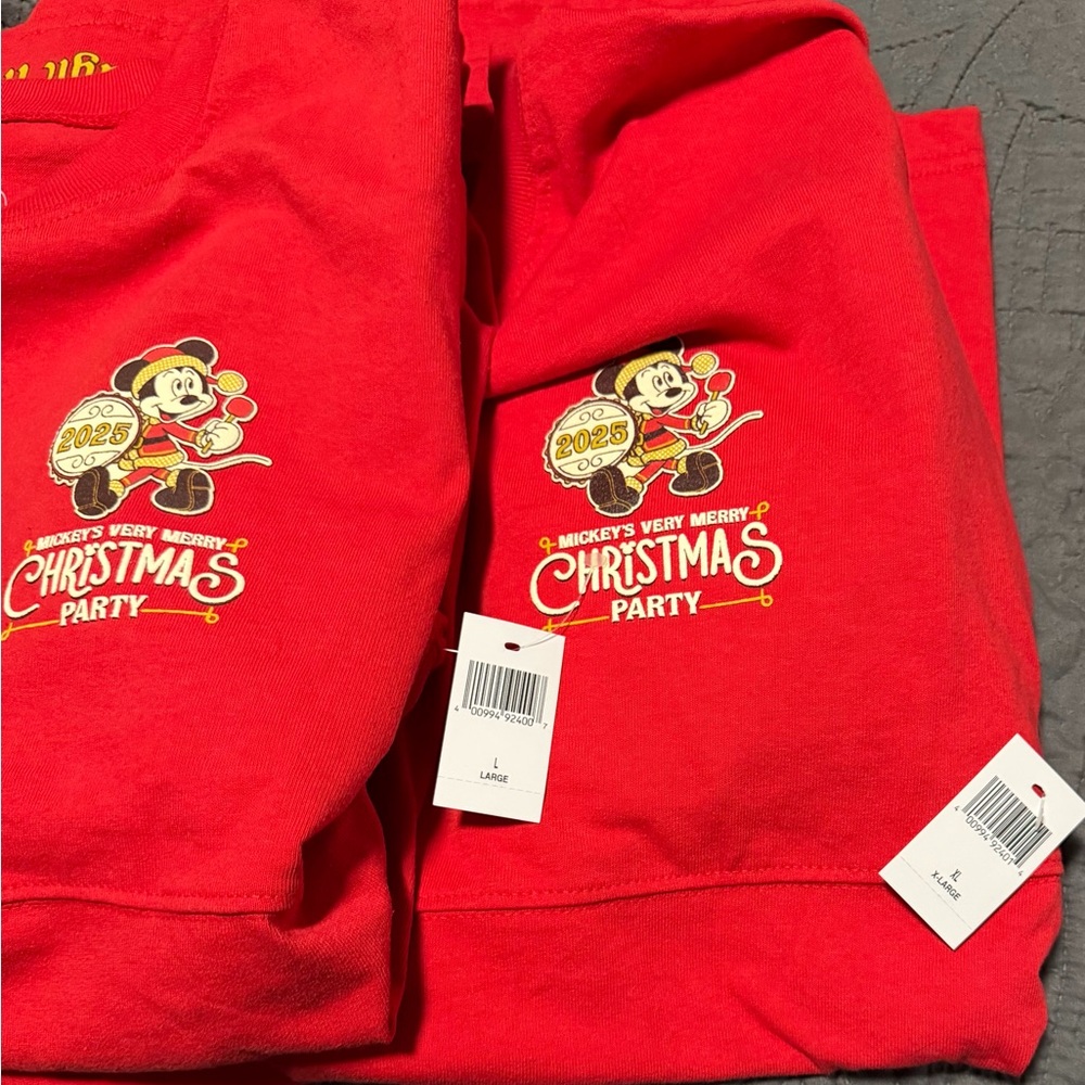 Red Mickey’s Very Merry Christmas Party 2025 - Picture 4 of 5